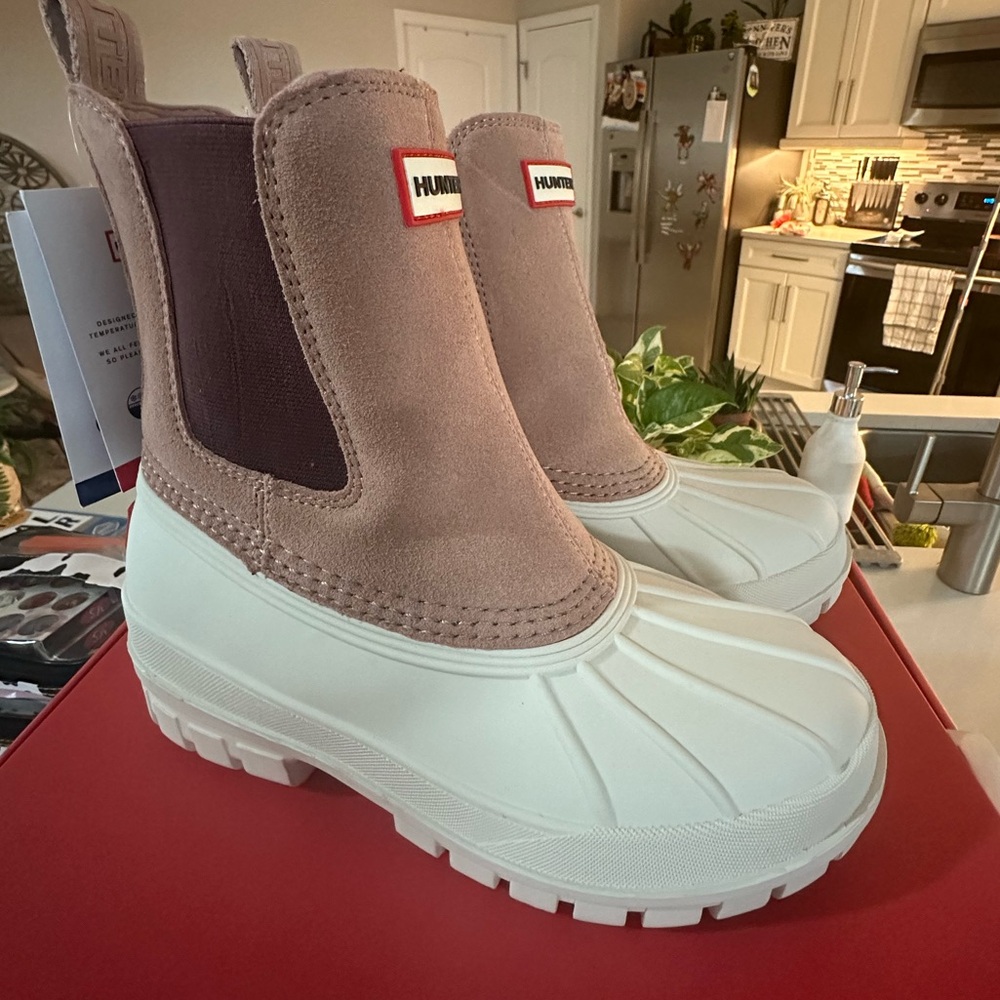 NIB Hunter Sutton Chelsea Duck Boots